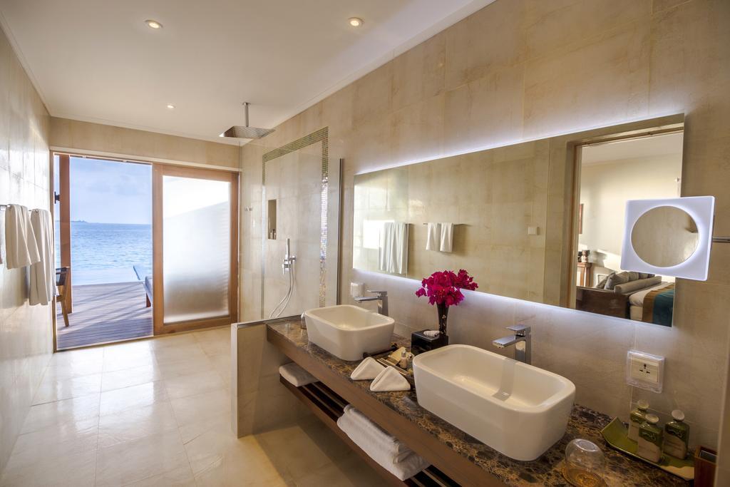 Hurawalhi Island Resort Exterior photo