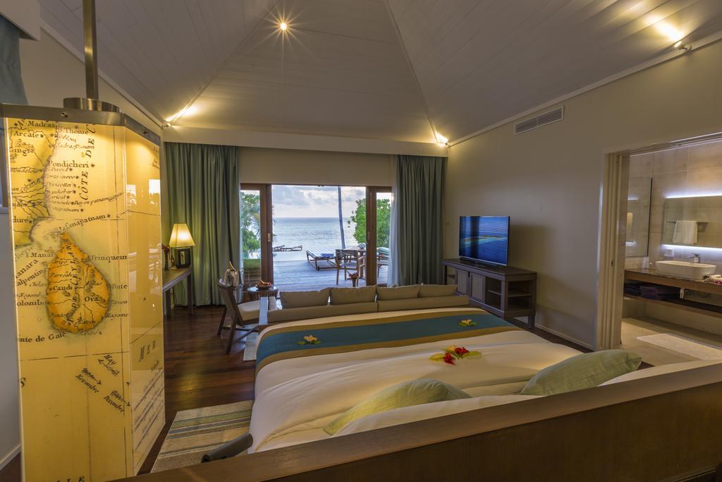 Hurawalhi Island Resort Exterior photo